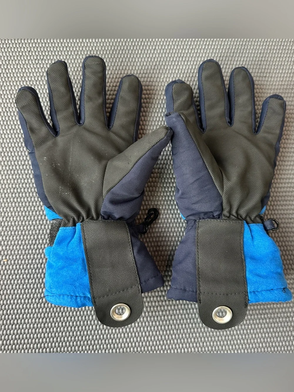 Swiss Tech Kids Waterproof Performance Winter Ski SnowGloves Black Blue S/M